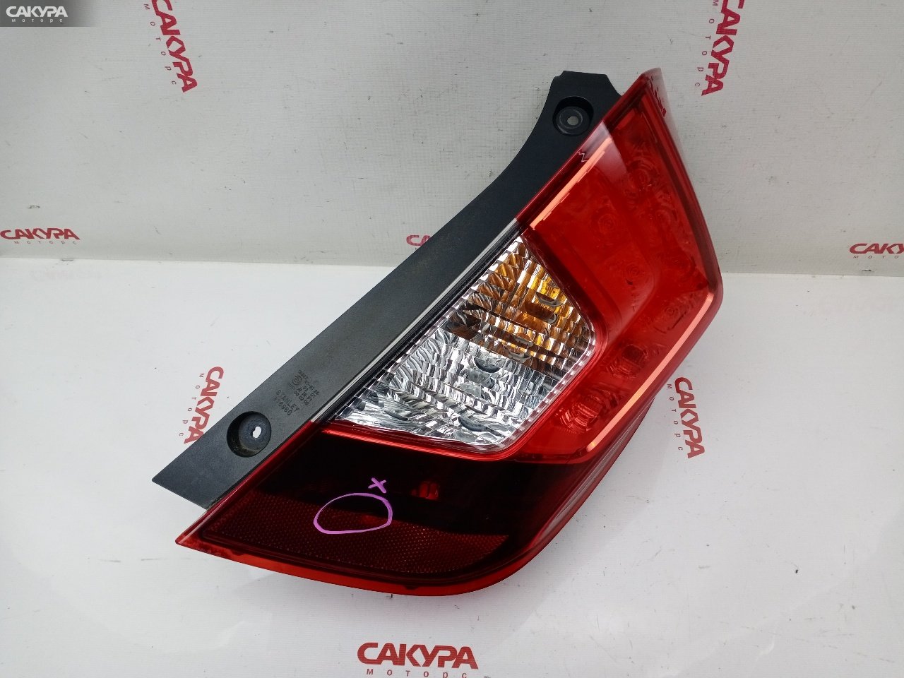 Фонарь стоп-сигнала правый Honda FIT GK3 L13B W1696G: купить в Сакура Красноярск.