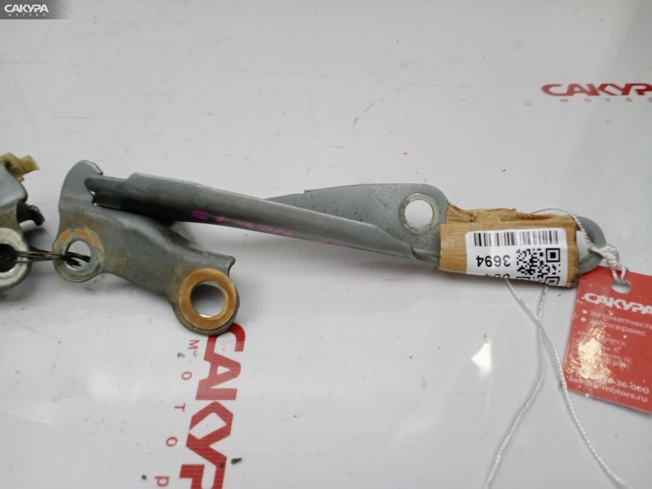 Кронштейн капота передний левый Toyota Vitz NCP15 2NZ-FE: купить в Сакура Красноярск.