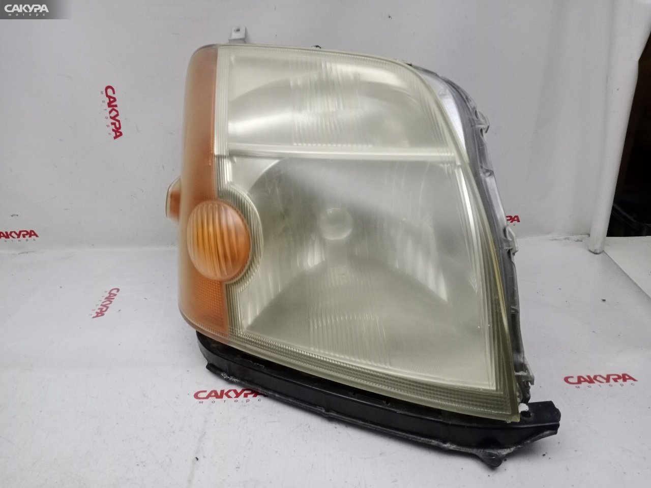 Фара правая Honda Mobilio GB1 L15A 100-22434: купить в Сакура Красноярск.