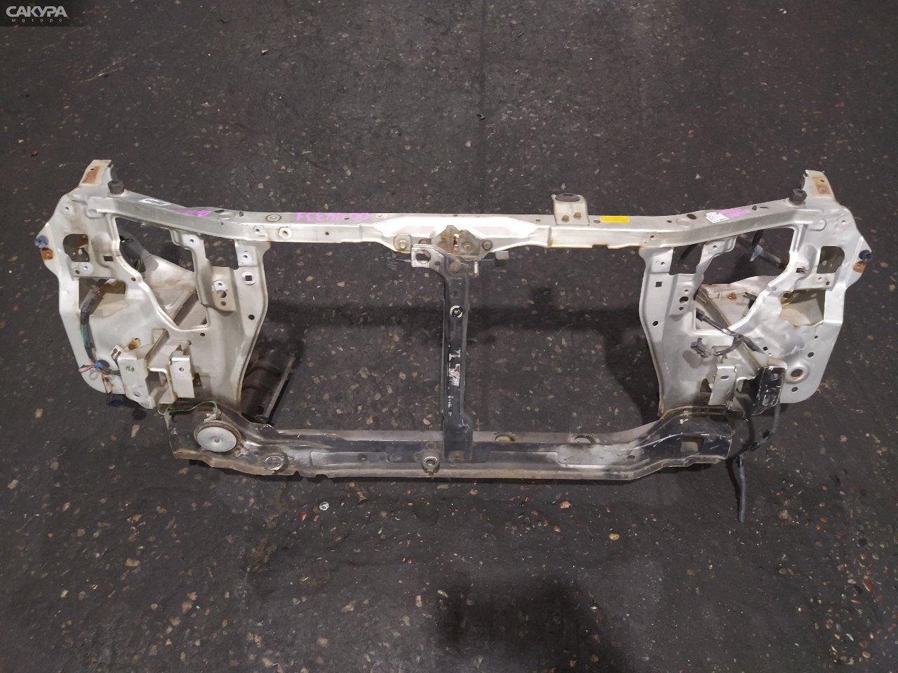 Рамка радиатора Mazda Demio DW3W B3-ME: купить в Сакура Красноярск.