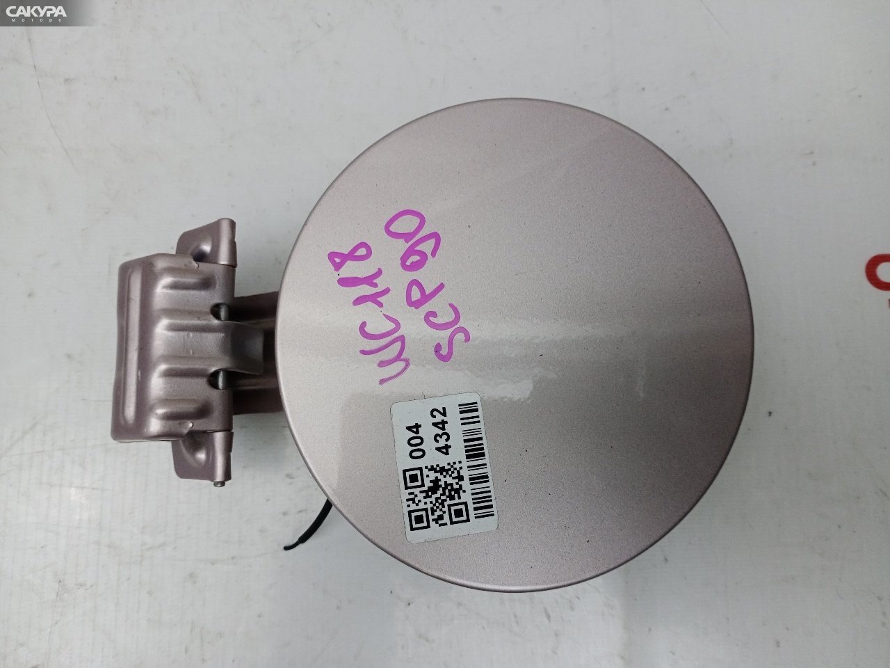 Лючок топливного бака Toyota Vitz SCP90 2SZ-FE: купить в Сакура Красноярск.