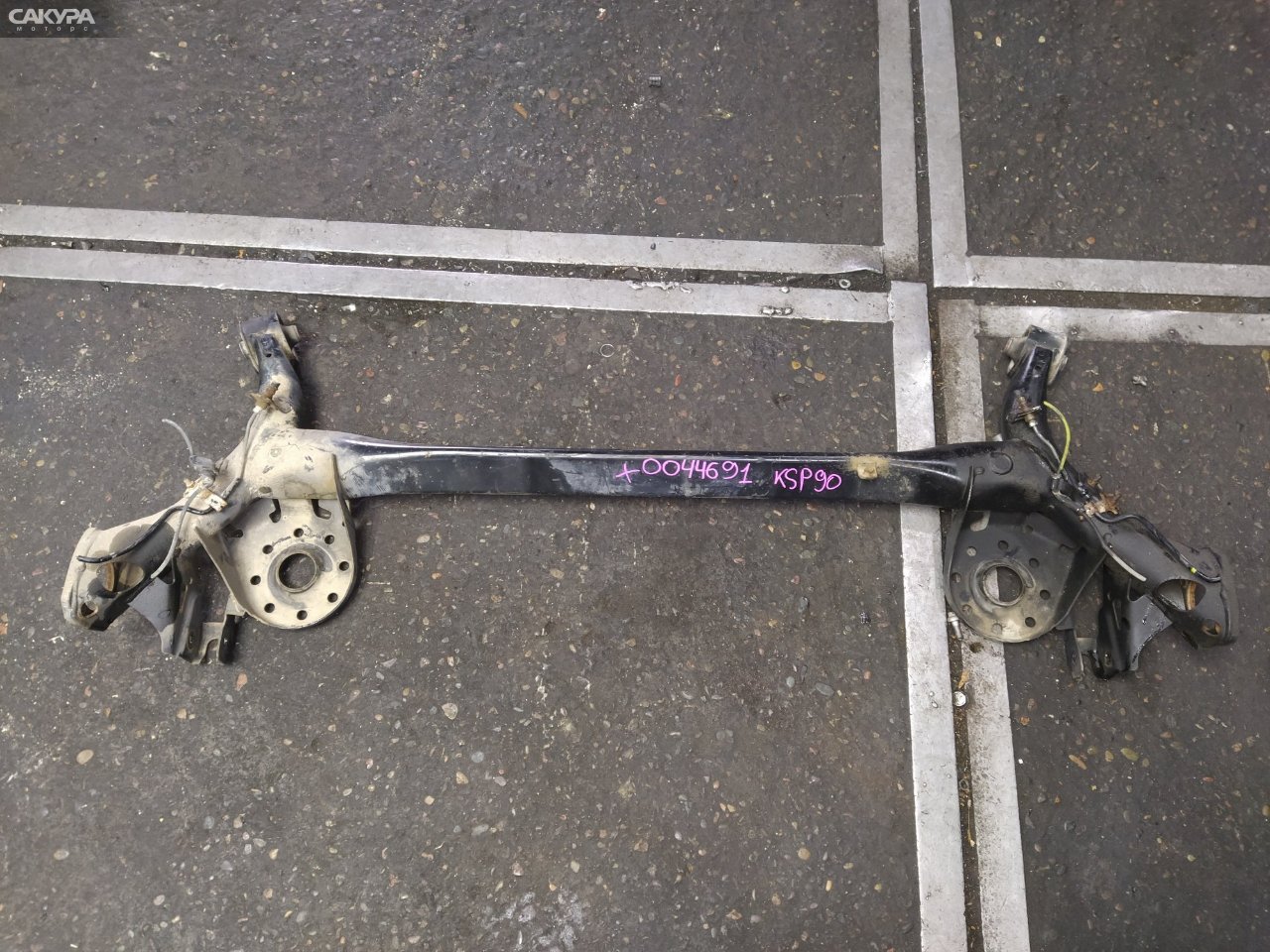 Балка поперечная задняя Toyota Vitz KSP90 1KR-FE: купить в Сакура Красноярск.