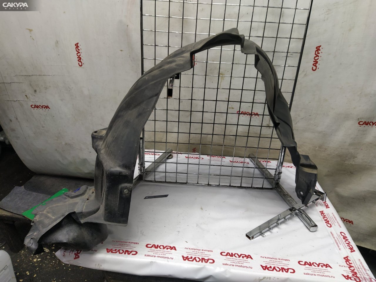 Подкрылок передний правый Toyota Brevis JCG10 1JZ-FSE: купить в Сакура Красноярск.