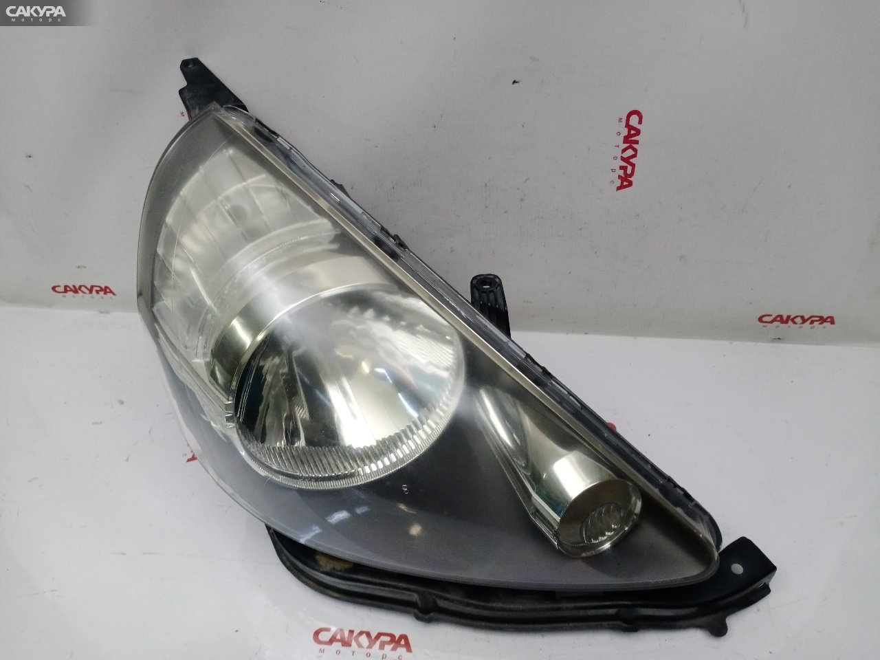 Фара правая Honda FIT GD1 L13A P4944: купить в Сакура Красноярск.