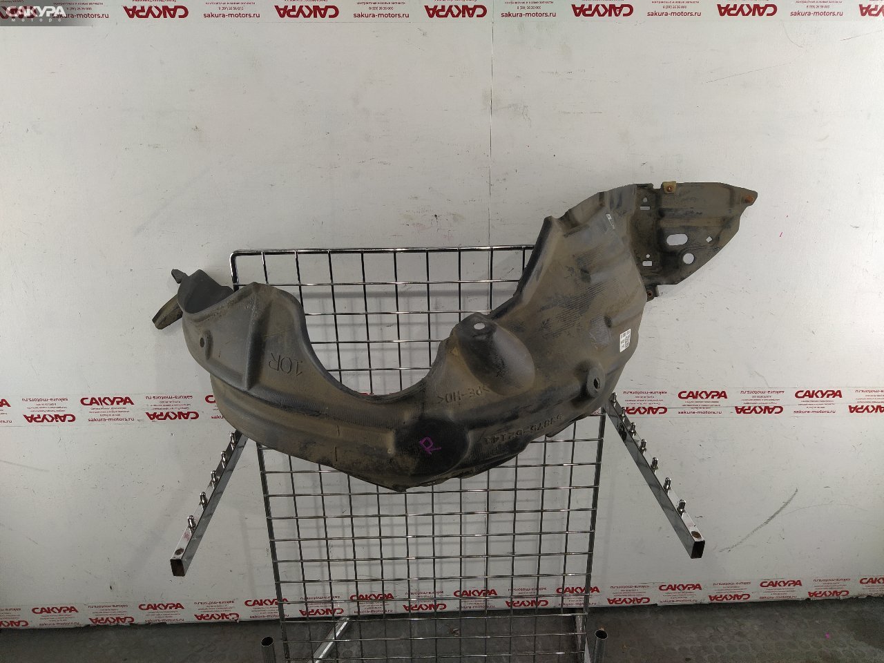 Подкрылок передний правый Toyota Vitz SCP90 2SZ-FE: купить в Сакура Красноярск.
