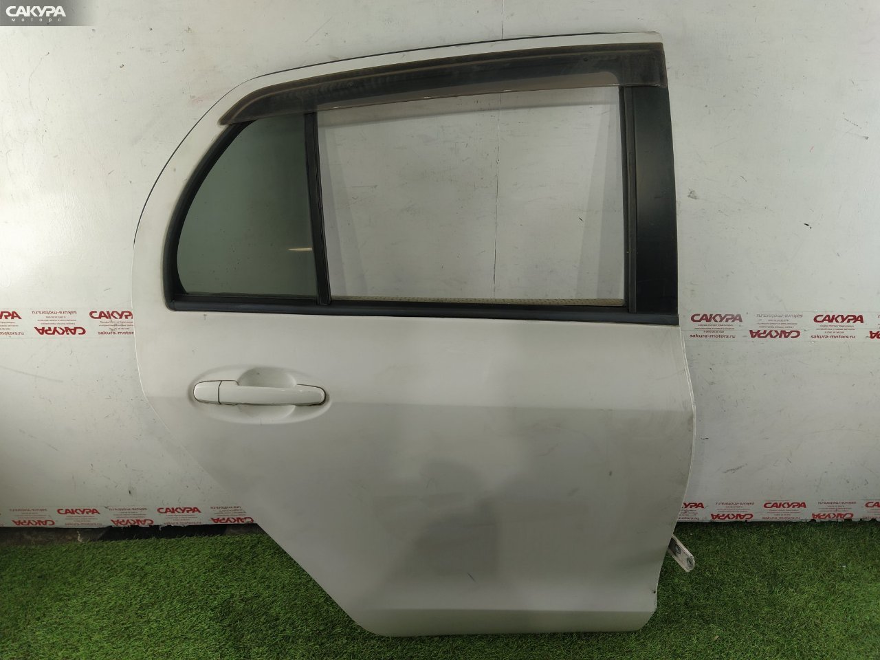 Дверь боковая задняя правая Toyota Vitz SCP90 2SZ-FE: купить в Сакура Красноярск.