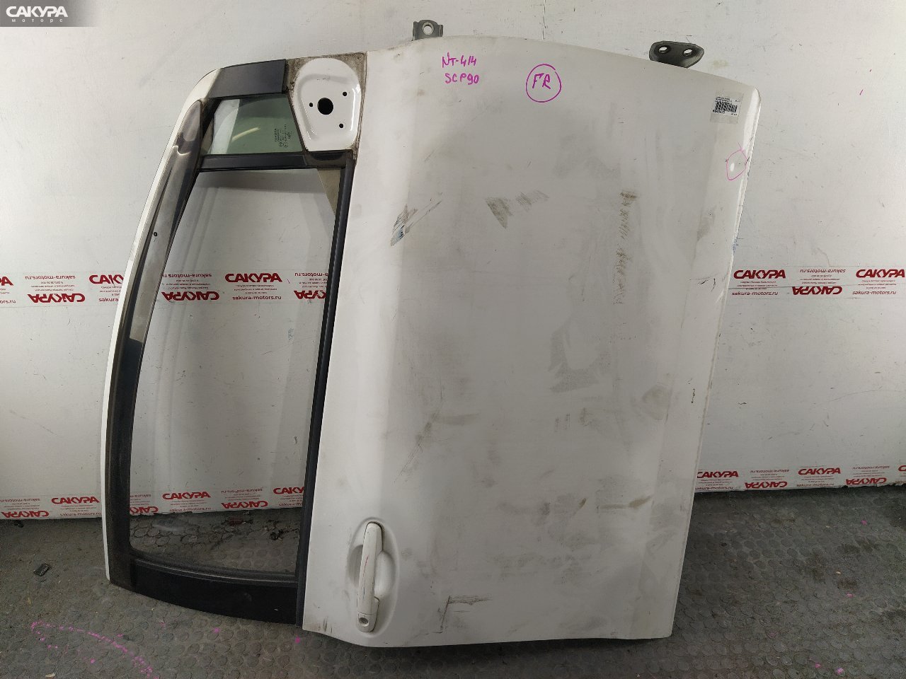 Дверь боковая передняя правая Toyota Vitz SCP90 2SZ-FE: купить в Сакура Красноярск.