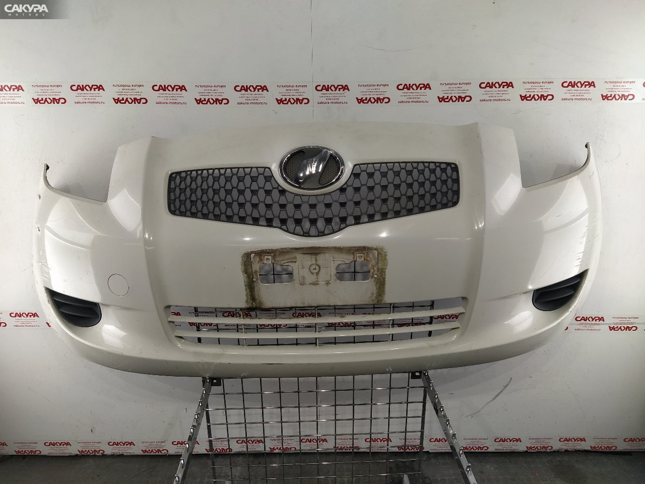 Бампер передний Toyota Vitz SCP90 2SZ-FE: купить в Сакура Красноярск.