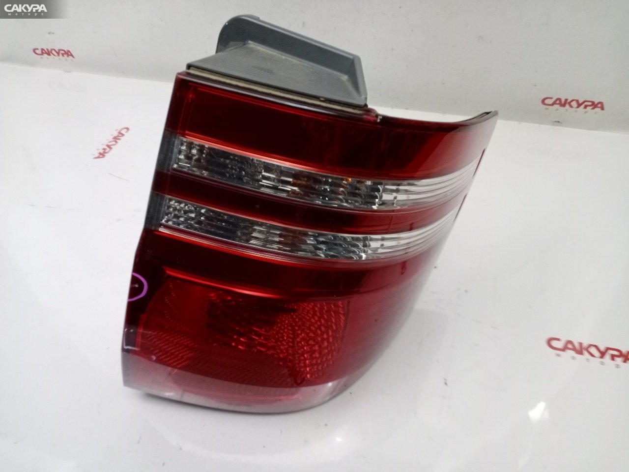 Фонарь стоп-сигнала правый Toyota Alphard MNH10W 1MZ-FE 58-18: купить в Сакура Красноярск.
