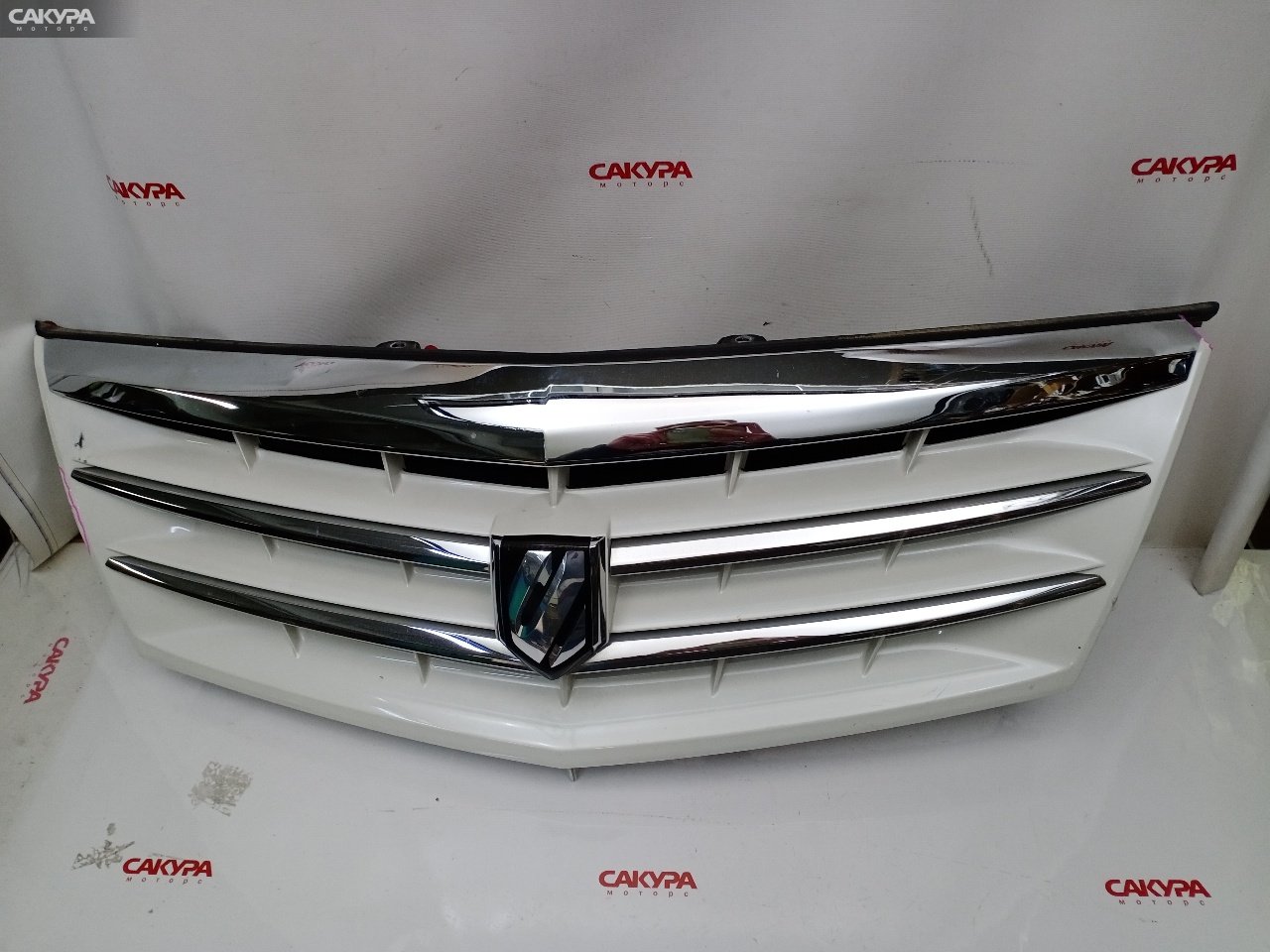 Решетка радиатора Toyota Alphard MNH10W 1MZ-FE: купить в Сакура Красноярск.