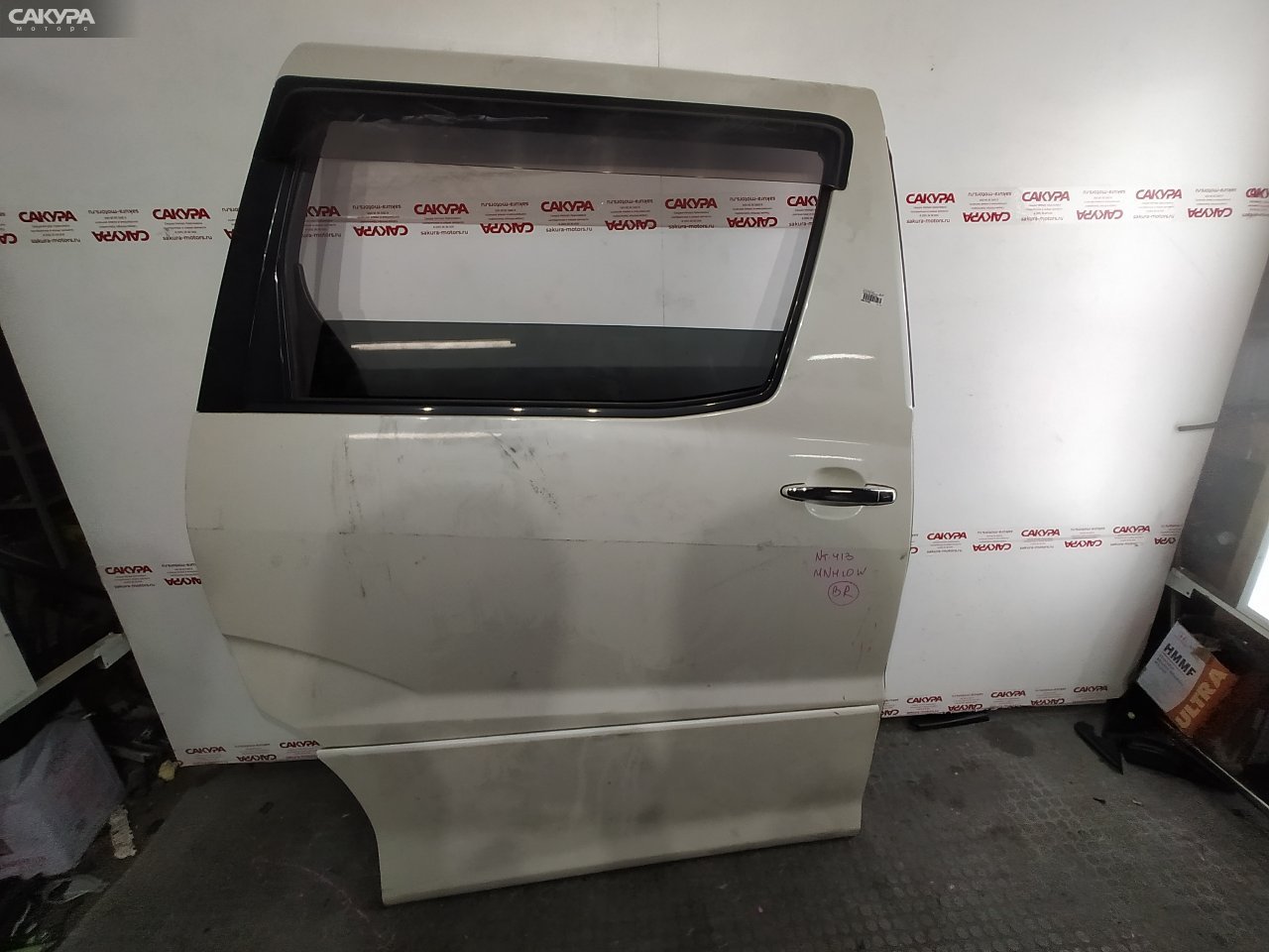 Дверь боковая задняя правая Toyota Alphard MNH10W 1MZ-FE: купить в Сакура Красноярск.