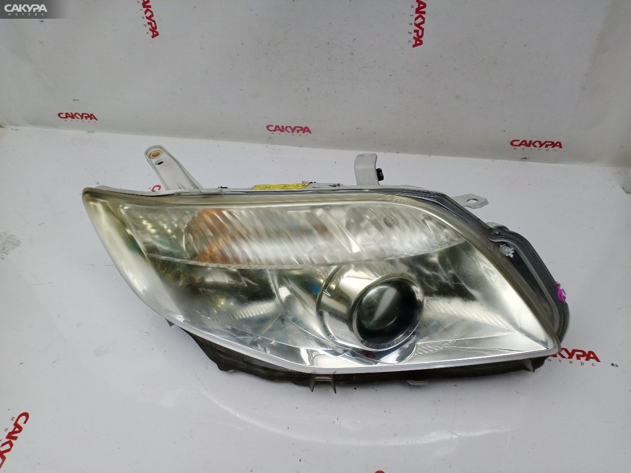 Фара правая Toyota Corolla Axio ZRE144 2ZR-FAE 12-526: купить в Сакура Красноярск.