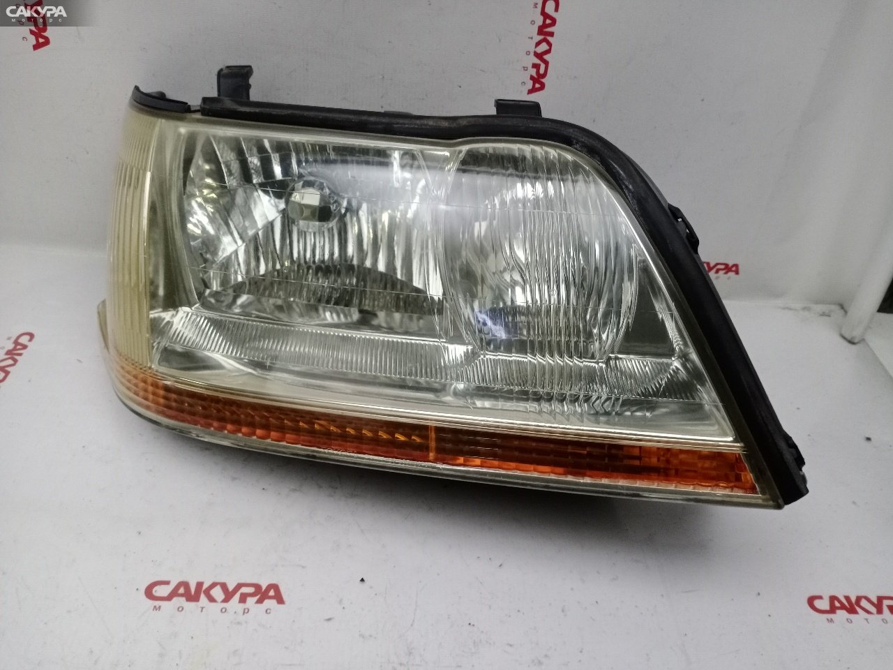 Фара правая Toyota Crown Majesta JZS177 2JZ-FSE 30-285: купить в Сакура Красноярск.