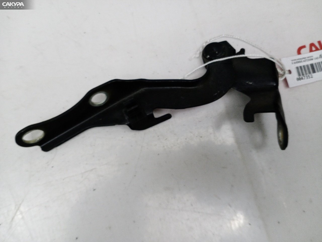 Кронштейн капота правый Toyota Avensis AZT250 1AZ-FSE: купить в Сакура Красноярск.