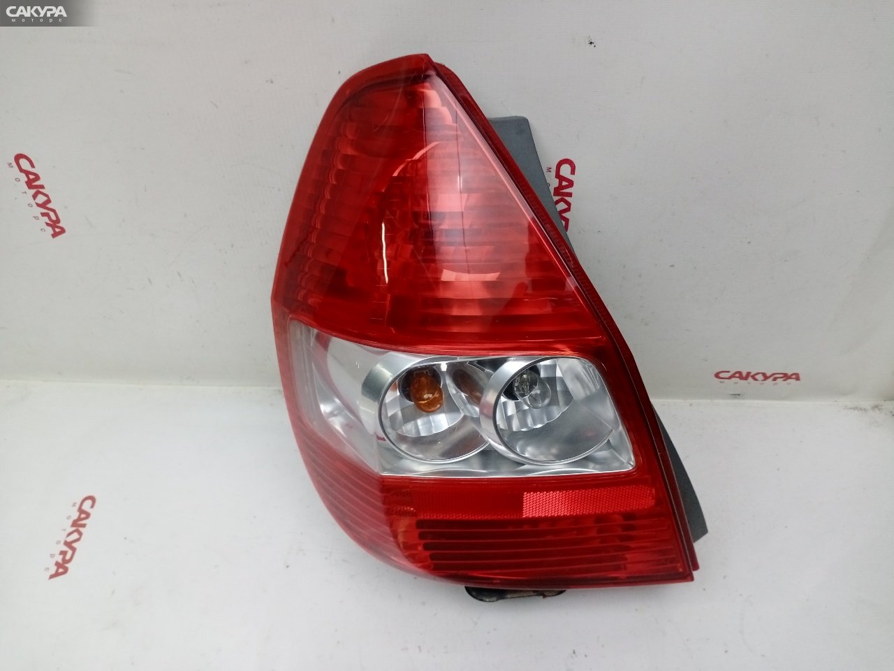 Фонарь стоп-сигнала левый Honda FIT GD1 L13A 4949: купить в Сакура Красноярск.