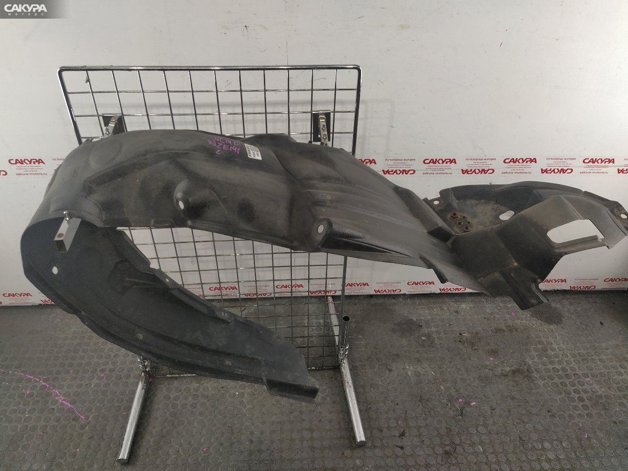 Подкрылок передний левый Toyota Corolla Axio NZE141 1NZ-FE: купить в Сакура Красноярск.