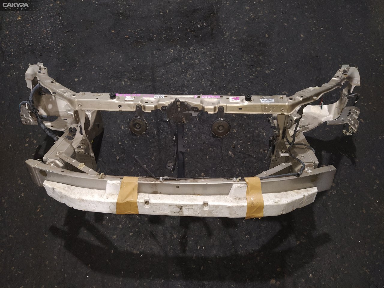 Рамка радиатора Toyota Corolla Axio NZE141 1NZ-FE: купить в Сакура Красноярск.