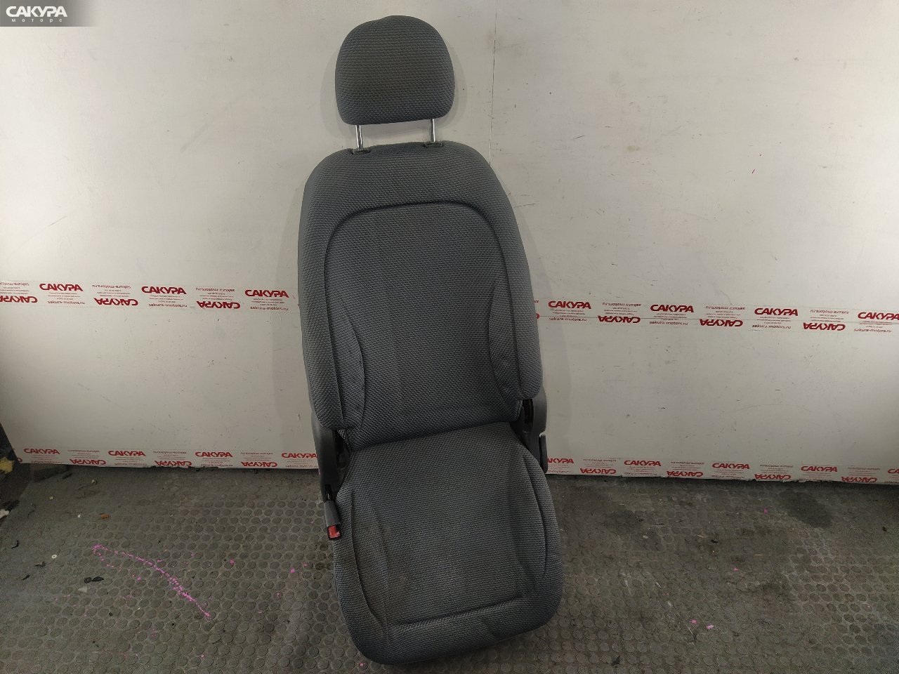 Сиденья передние левые Toyota Funcargo NCP20 2NZ-FE: купить в Сакура Красноярск.