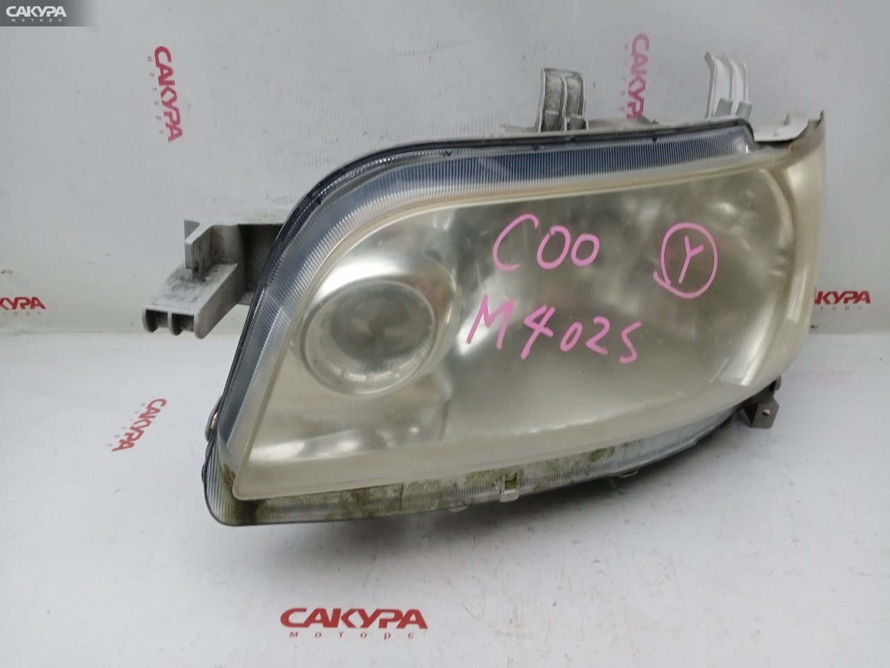 Фара левая Daihatsu COO M402S 3SZ-VE 100-51858: купить в Сакура Красноярск.