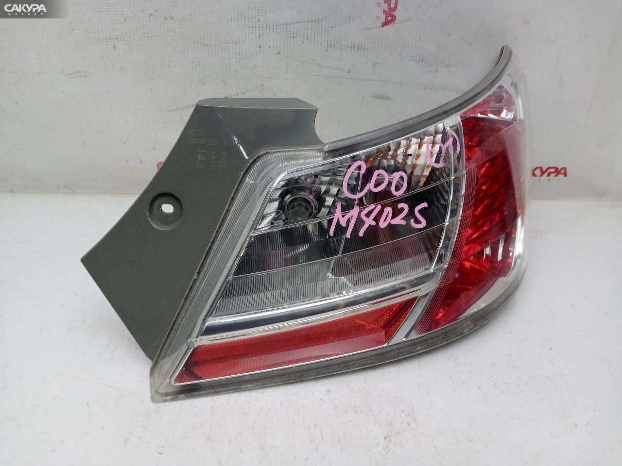 Фонарь стоп-сигнала правый Daihatsu COO M402S 3SZ-VE 220-51858: купить в Сакура Красноярск.
