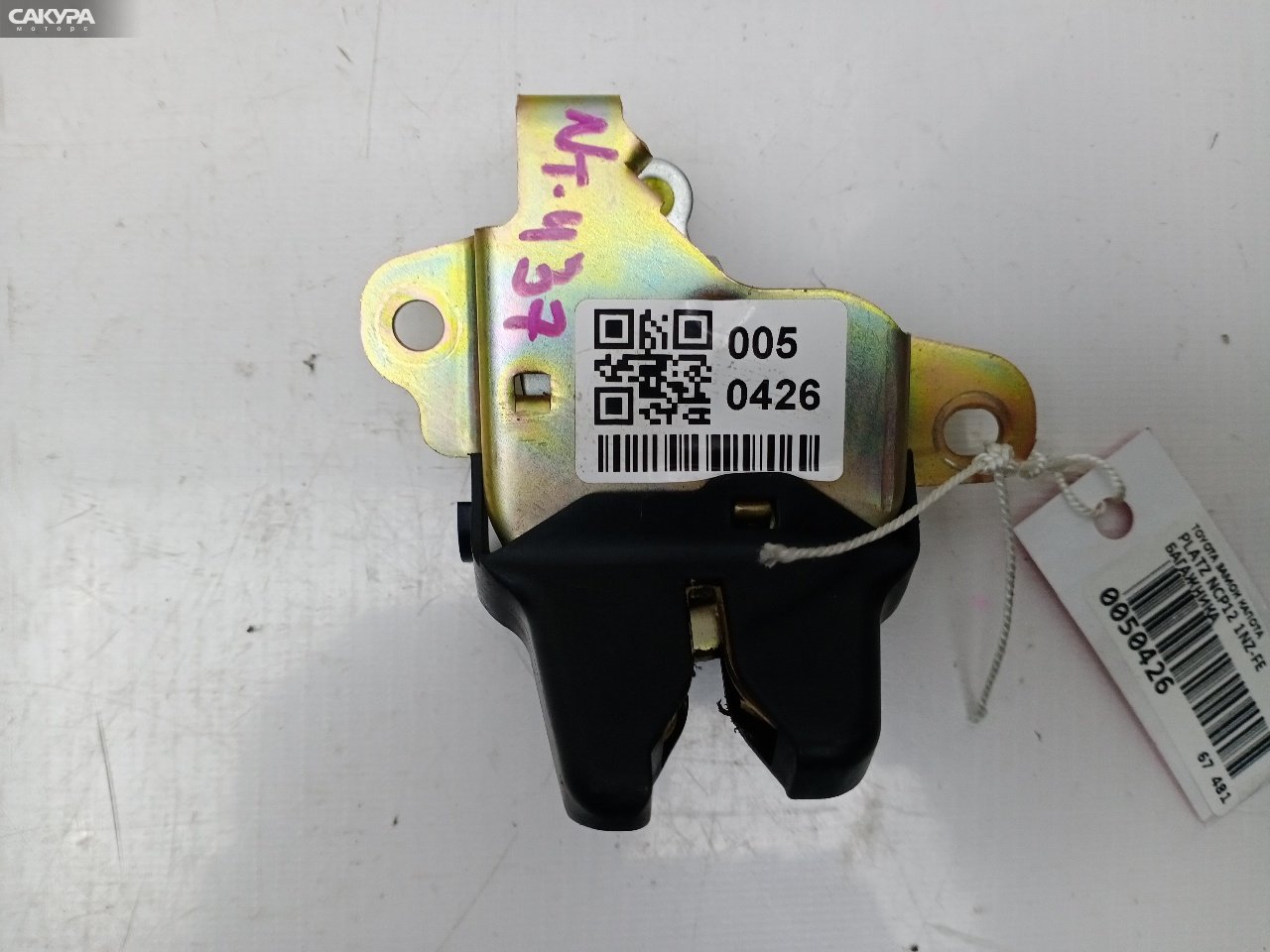 Замок багажника Toyota Platz NCP12 1NZ-FE: купить в Сакура Красноярск.
