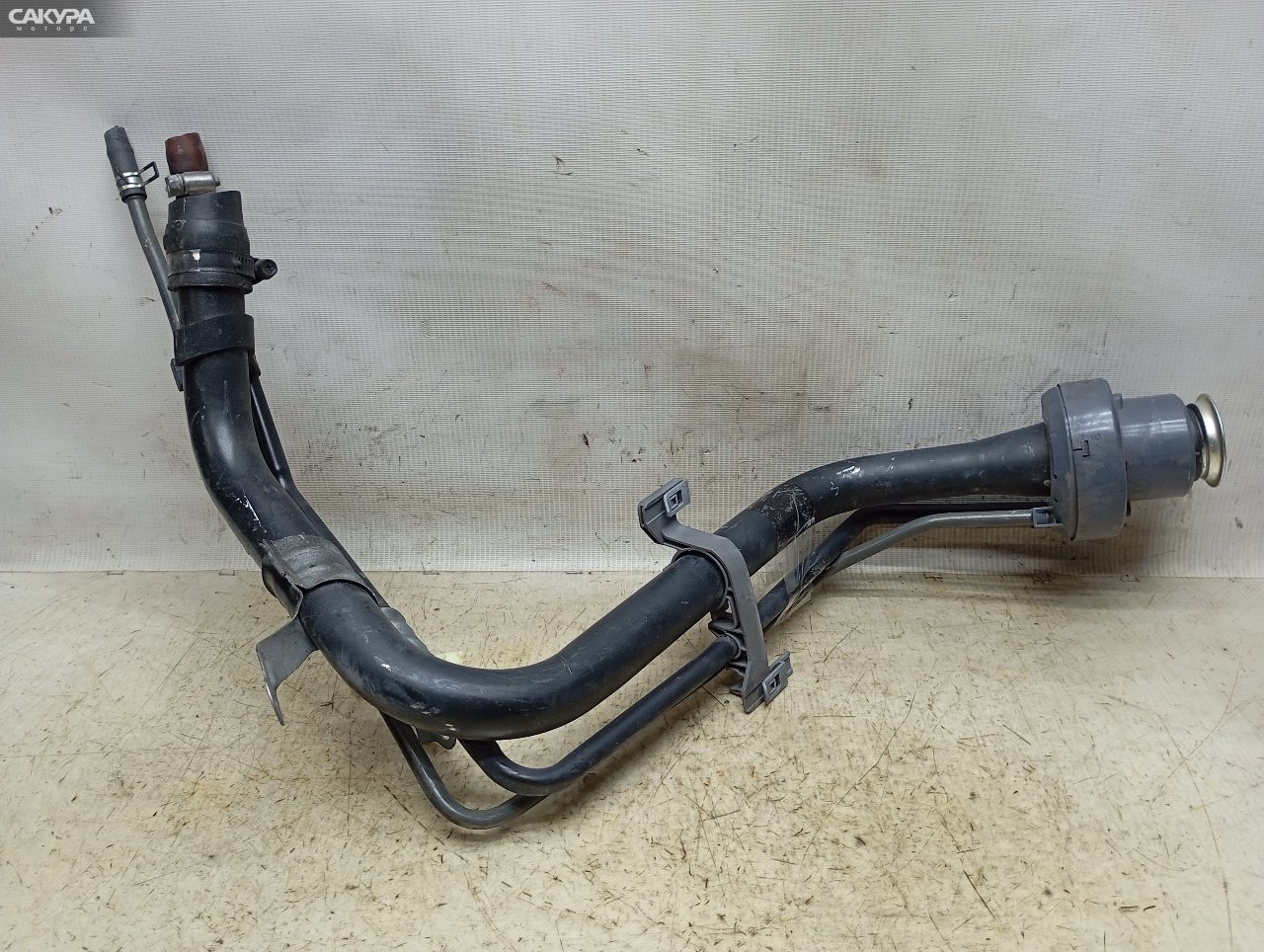 Горловина топливного бака Toyota Vitz SCP90 2SZ-FE: купить в Сакура Красноярск.