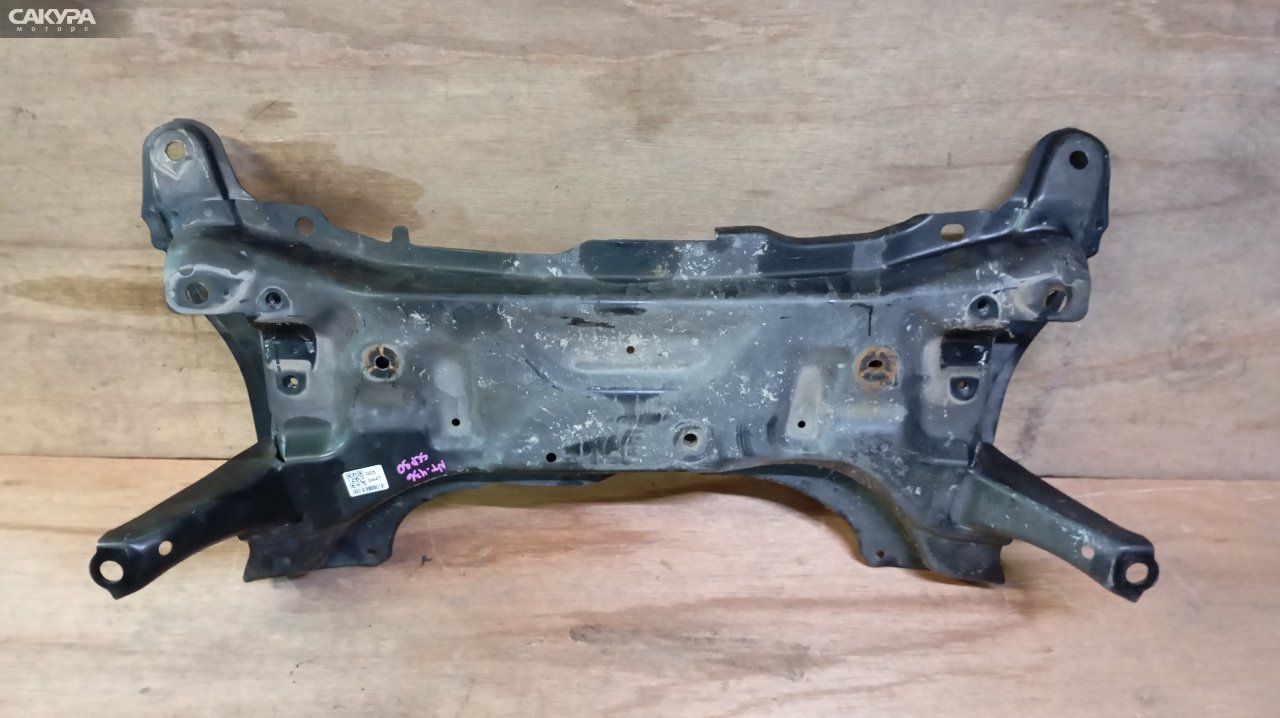 Балка поперечная передняя Toyota Vitz SCP90 2SZ-FE: купить в Сакура Красноярск.