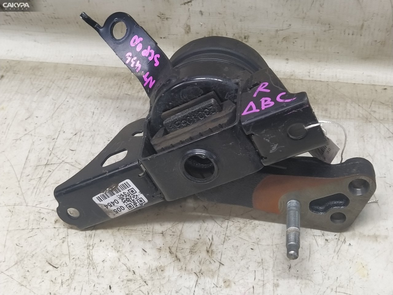 Подушка двигателя правая Toyota Vitz SCP90 2SZ-FE: купить в Сакура Красноярск.