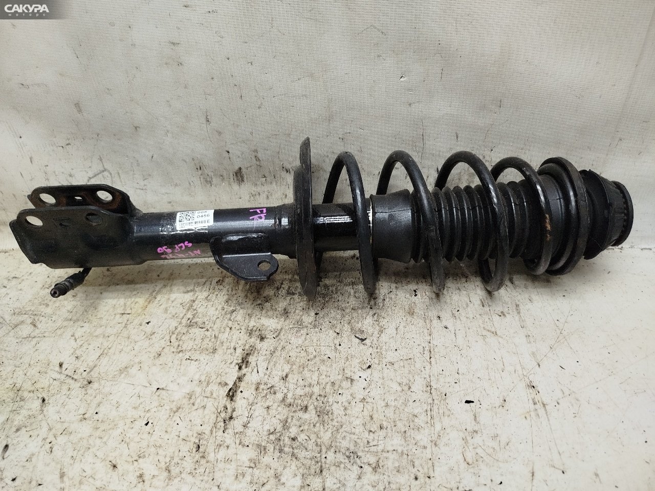 Стойка подвески передняя правая Toyota Vitz SCP90 2SZ-FE: купить в Сакура Красноярск.