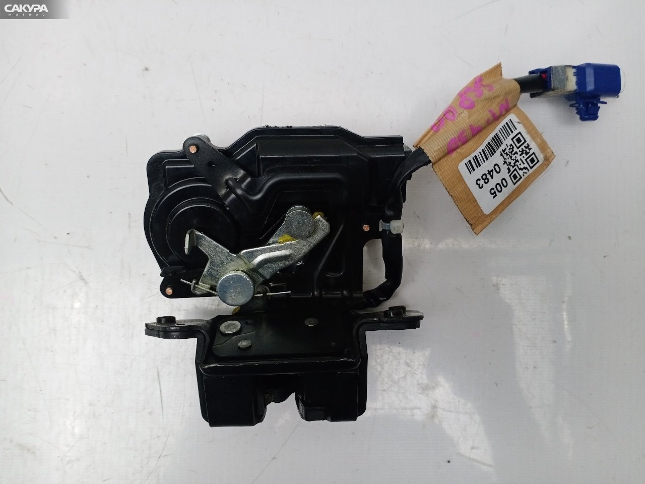 Замок багажника задний Toyota Vitz SCP90 2SZ-FE: купить в Сакура Красноярск.