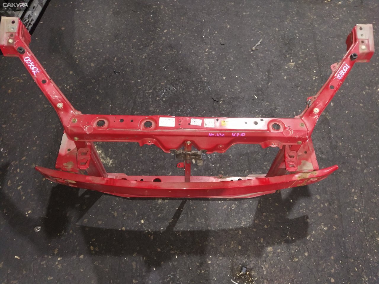 Рамка радиатора Toyota Vitz SCP10 1SZ-FE: купить в Сакура Красноярск.