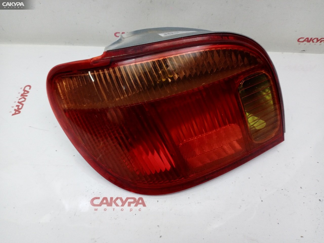 Фонарь стоп-сигнала левый Toyota Vitz SCP10 1SZ-FE 52-049: купить в Сакура Красноярск.