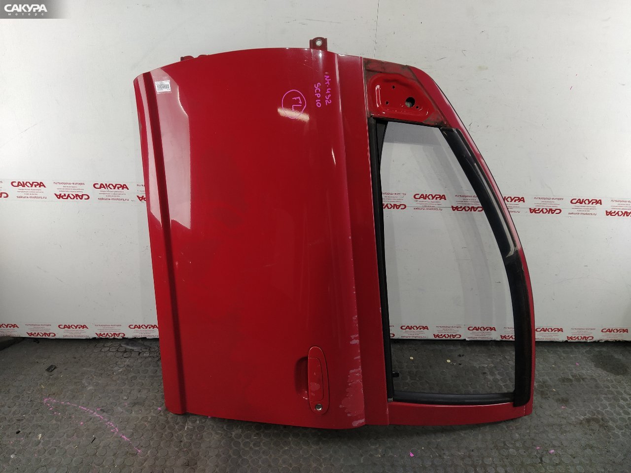 Дверь боковая передняя левая Toyota Vitz SCP10 1SZ-FE: купить в Сакура Красноярск.