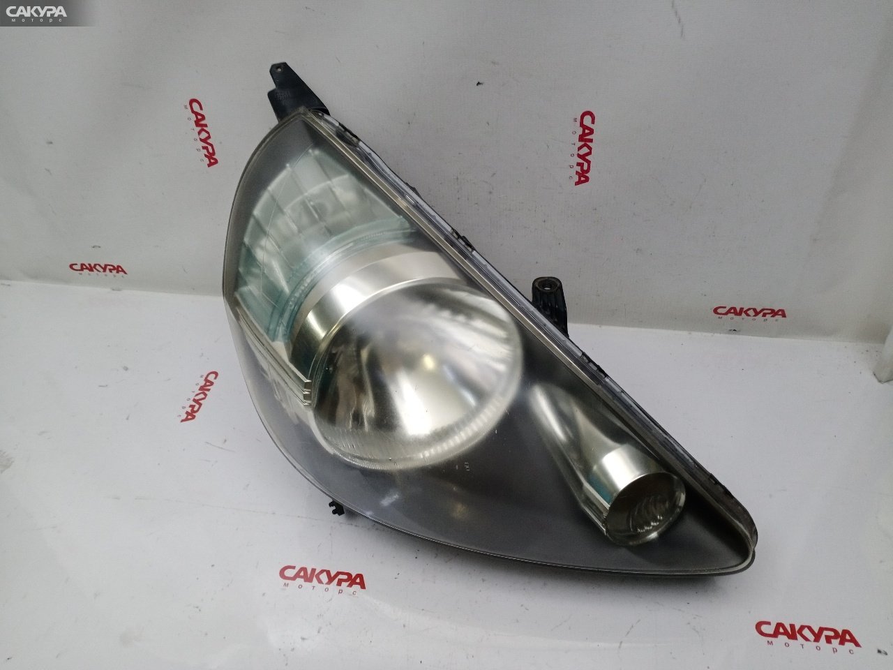 Фара правая Honda FIT GD1 L13A P4944: купить в Сакура Красноярск.