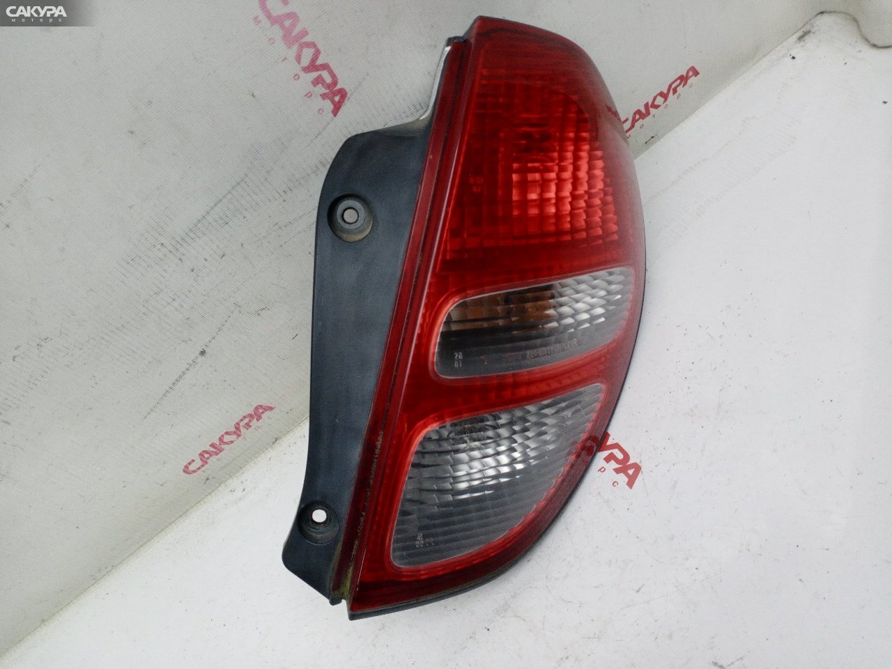 Фонарь стоп-сигнала правый Toyota Duet M100A EJ-VE 220-51677: купить в Сакура Красноярск.