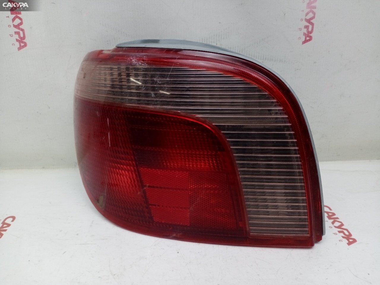 Фонарь стоп-сигнала левый Toyota Vitz SCP10 1SZ-FE 52-004: купить в Сакура Красноярск.