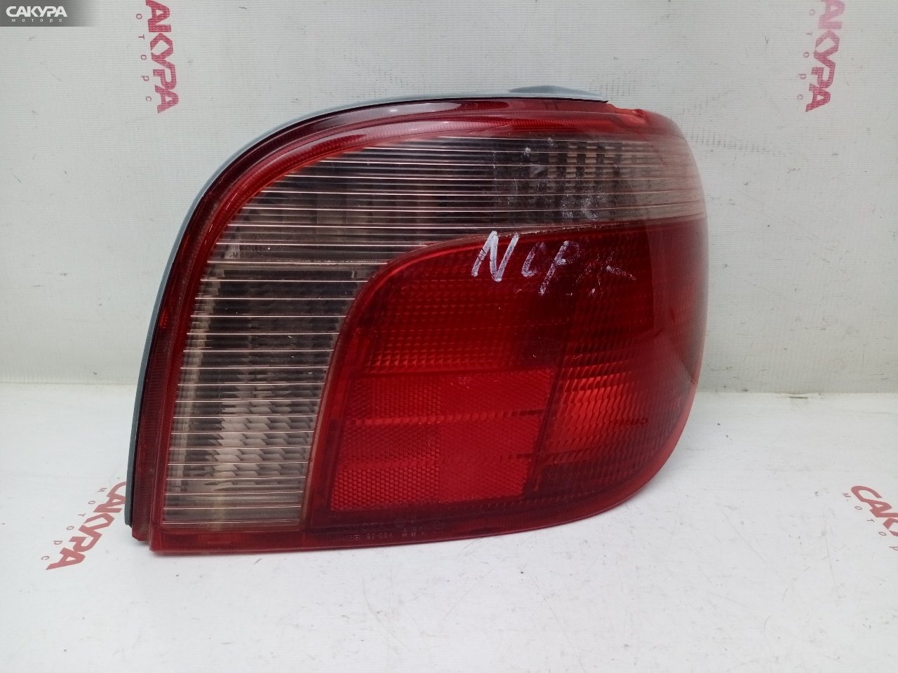 Фонарь стоп-сигнала правый Toyota Vitz SCP10 1SZ-FE 52-004: купить в Сакура Красноярск.
