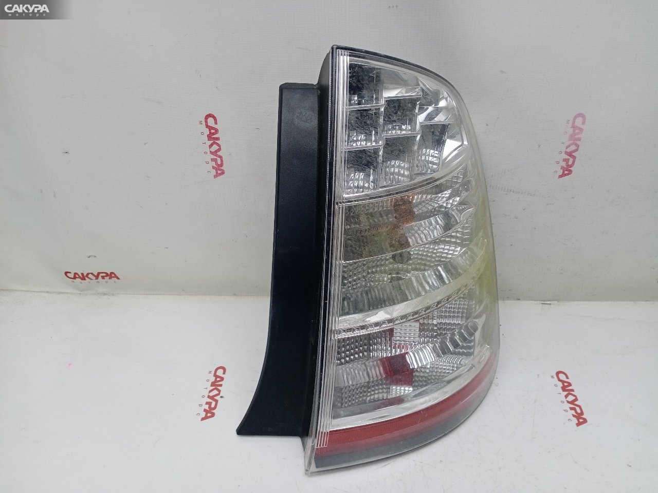 Фонарь стоп-сигнала правый Toyota Prius NHW20 1NZ-FXE 47-13: купить в Сакура Красноярск.
