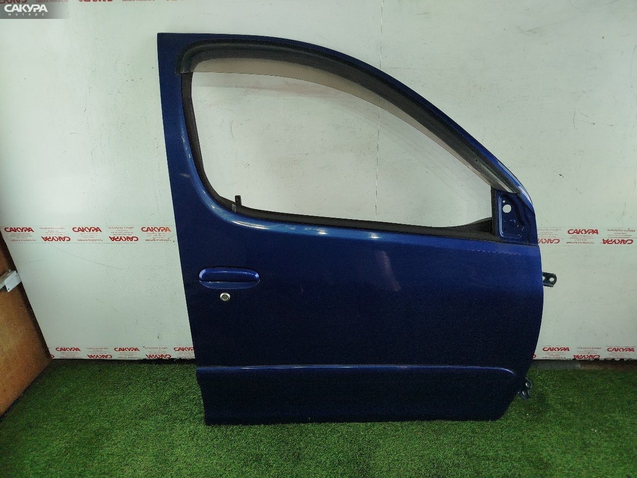 Дверь боковая передняя правая Toyota Funcargo NCP20 2NZ-FE: купить в Сакура Красноярск.