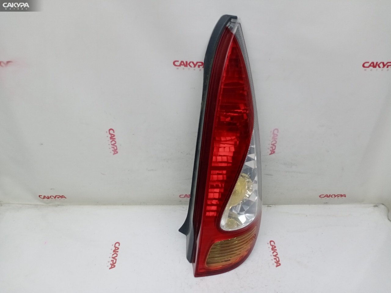 Фонарь стоп-сигнала правый Toyota Funcargo NCP20 2NZ-FE 52-091: купить в Сакура Красноярск.