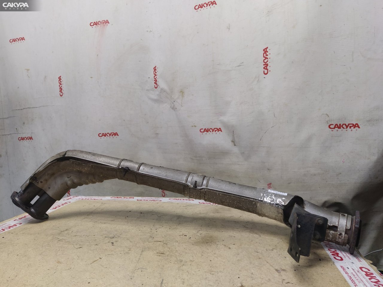 Труба приемная глушителя передняя Nissan Laurel HC35 RB20DE: купить в Сакура Красноярск.