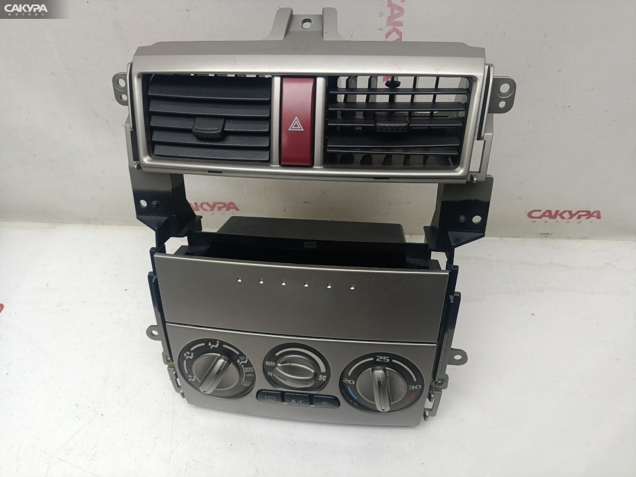 Блок управления климат-контролем Mitsubishi Colt Z25A 4G19: купить в Сакура Красноярск.