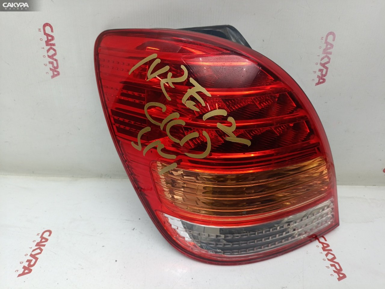 Фонарь стоп-сигнала левый Toyota Corolla Spacio NZE121N 1NZ-FE 13-85: купить в Сакура Красноярск.