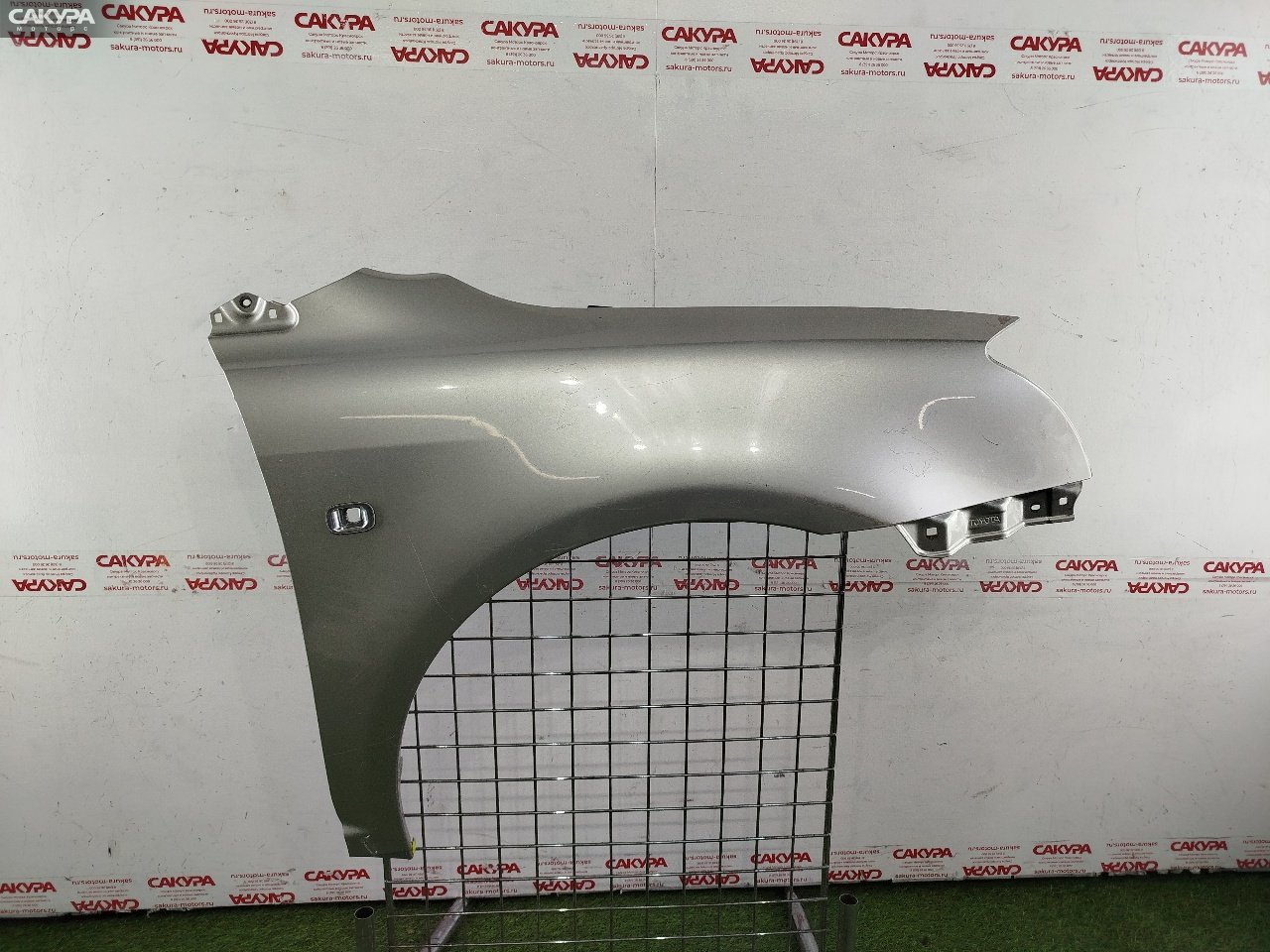 Крыло переднее правое Toyota Avensis AZT250 1AZ-FSE: купить в Сакура Красноярск.