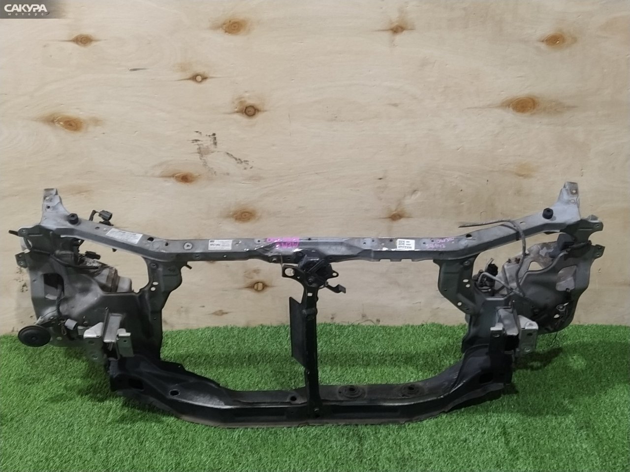 Рамка радиатора Mazda Demio DW3W B3E: купить в Сакура Красноярск.