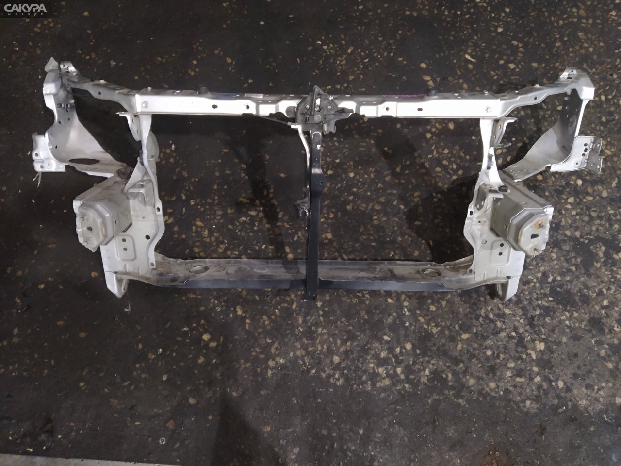 Рамка радиатора Toyota Corolla Axio NZE141 1NZ-FE: купить в Сакура Красноярск.