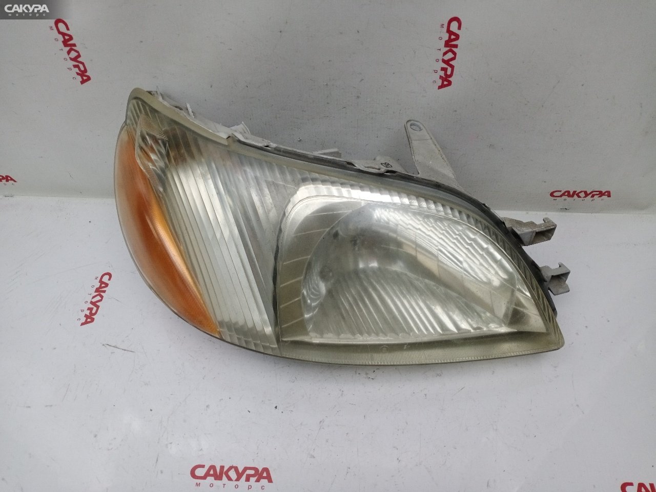Фара правая Toyota Platz SCP11 1SZ-FE 52-009: купить в Сакура Красноярск.