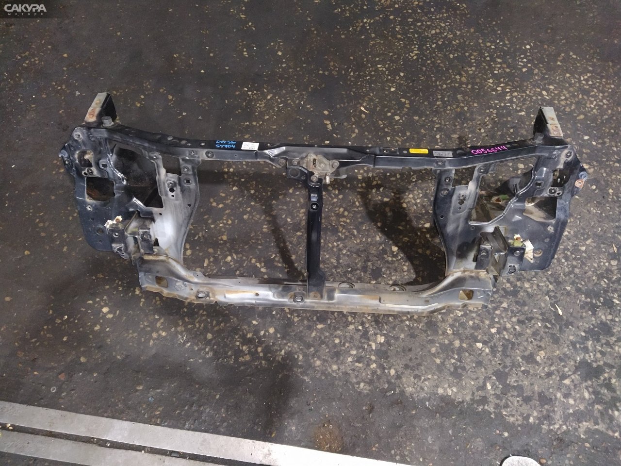 Рамка радиатора Mazda Demio DW5W B5-ME: купить в Сакура Красноярск.
