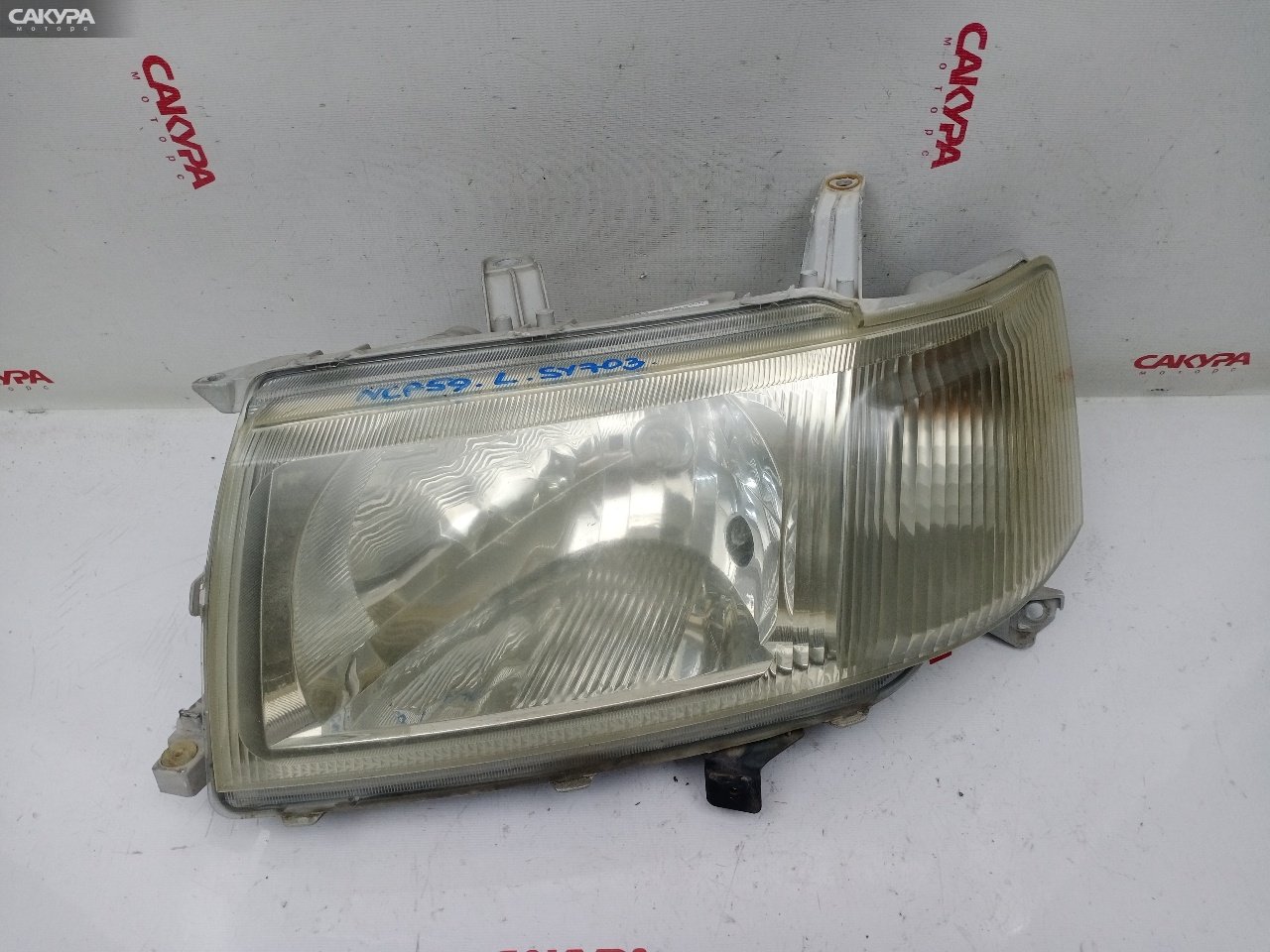 Фара левая Toyota Probox NCP59G 1NZ-FE 52-075: купить в Сакура Красноярск.