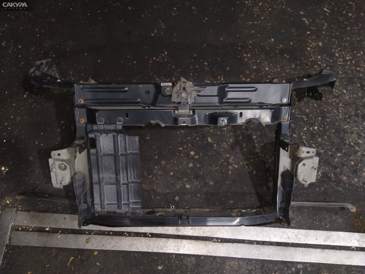 Рамка радиатора Toyota Probox NCP59G 1NZ-FE: купить в Сакура Красноярск.